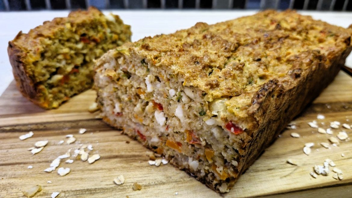 Αλμυρό κεικ με βρώμη, cottage και λαχανικά